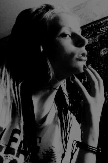 ����� ����