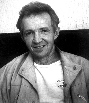 �.������