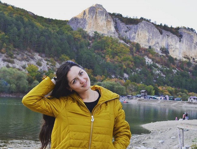 ����� ����