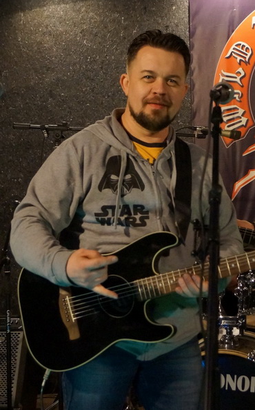 ����� ����