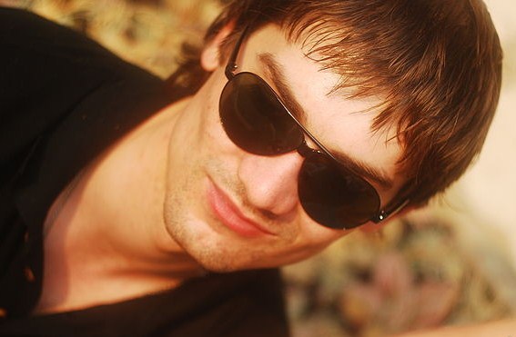 �������