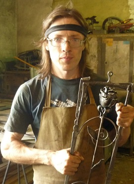 �������