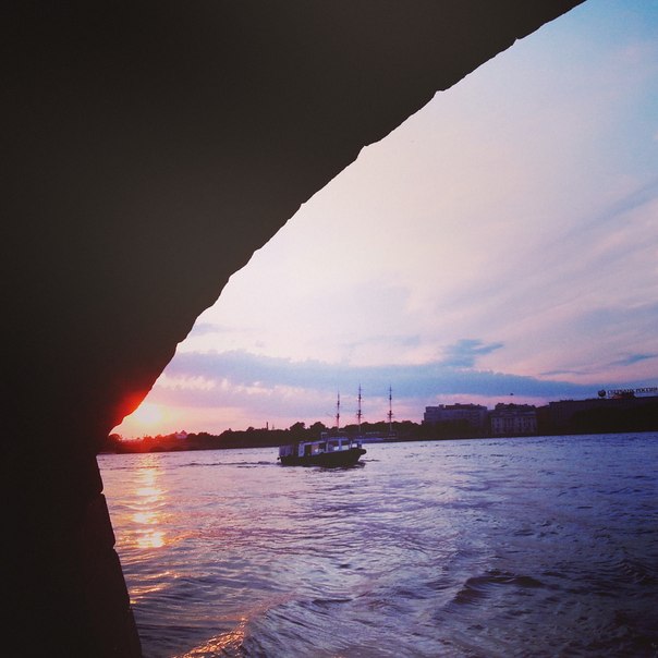 ����� ����