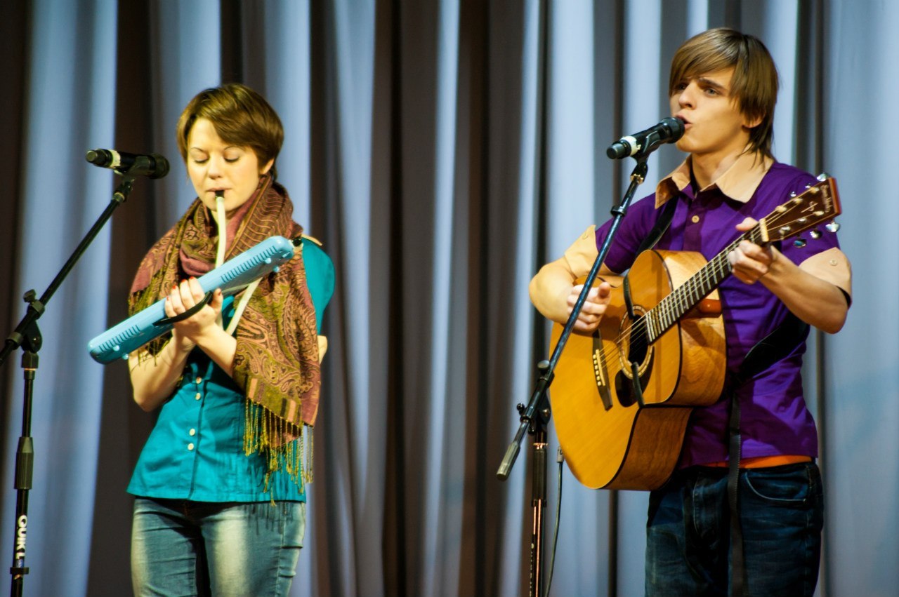 ����� ����