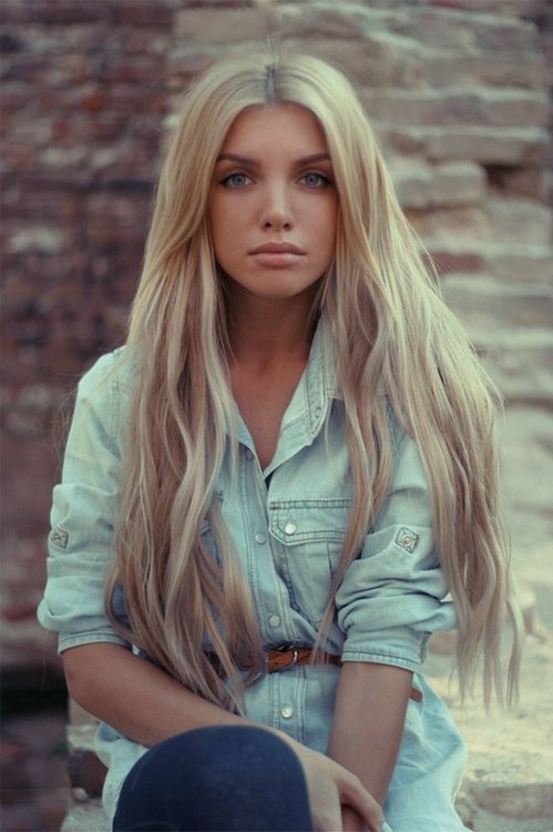 ����� ����