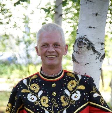 ����� ����