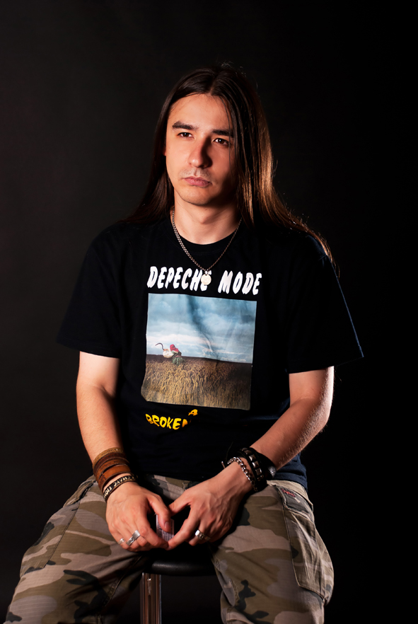 ����� ����