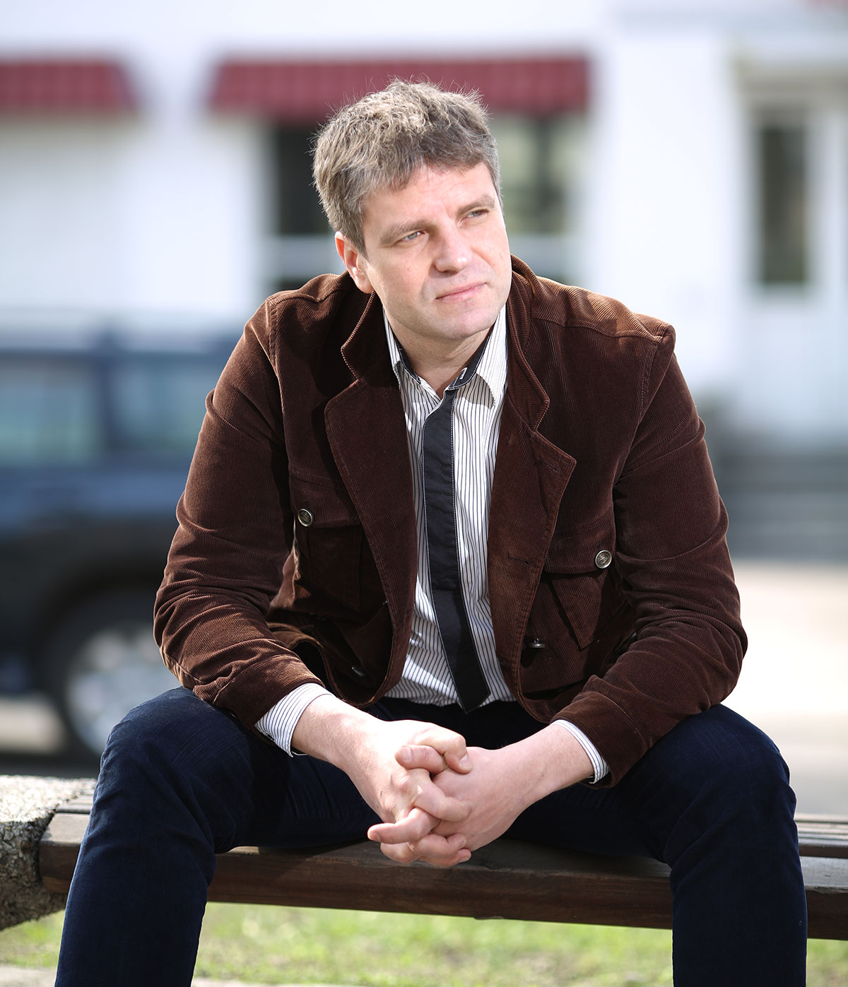 ����� ����