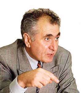 ���-�������