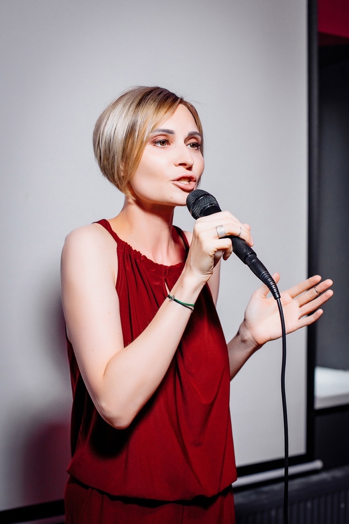 ����� ����