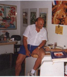 ����� ����