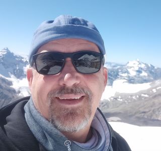 ����� ����