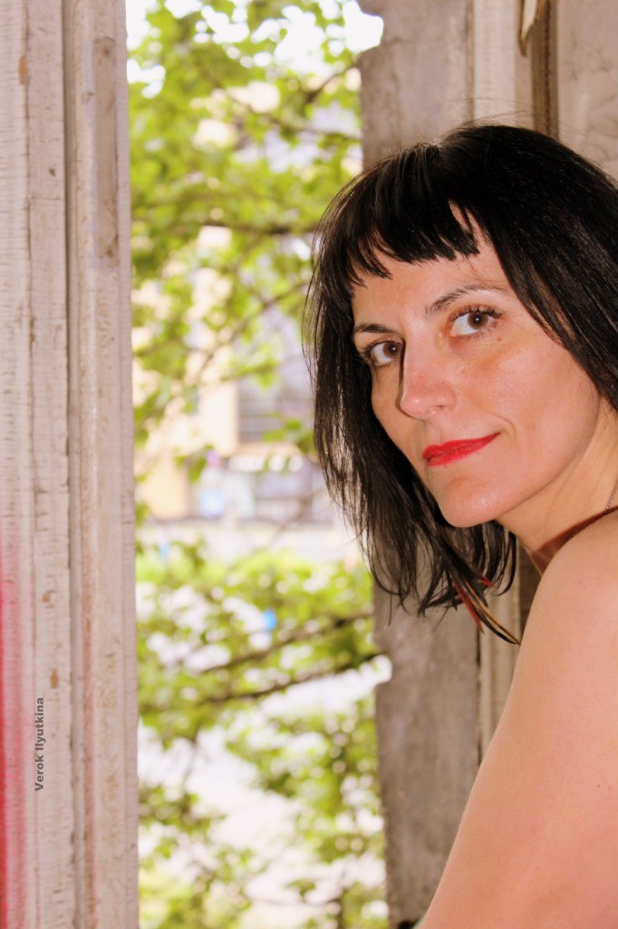 ����� ����