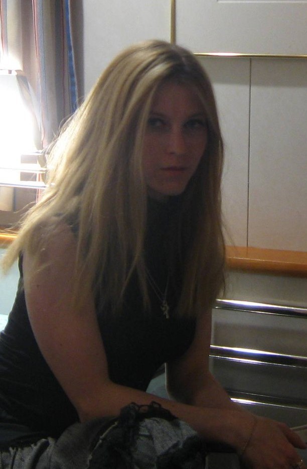 ����� ����