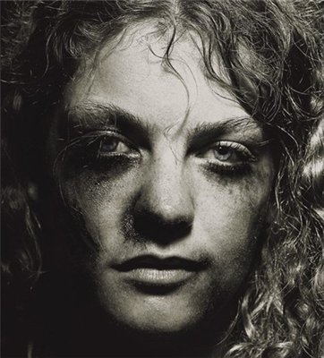 ����� ����