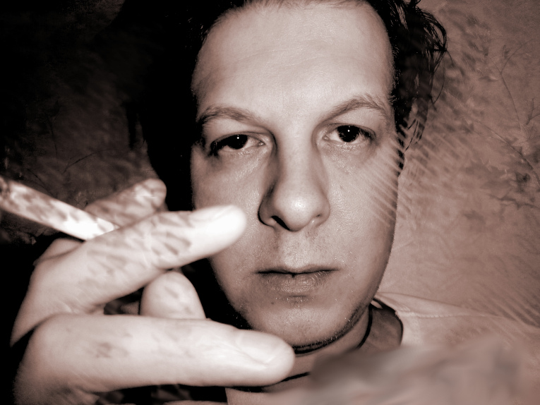 ����� ����