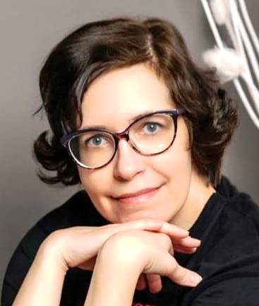 Лариса Суворина