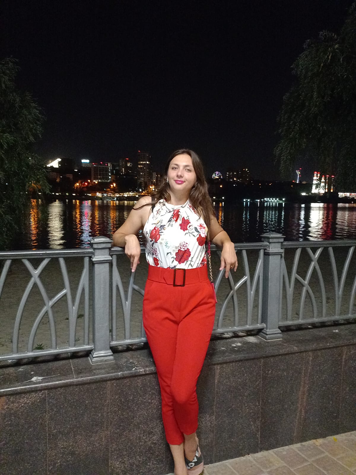 ����� ���