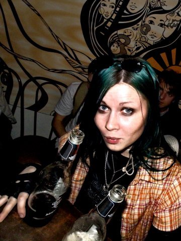 ����� ����