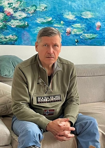 ����� ����