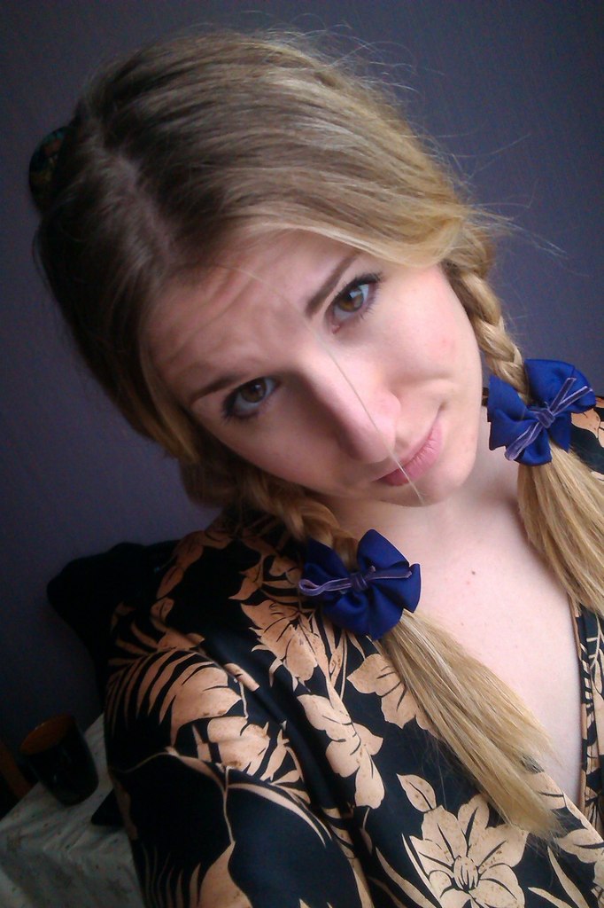 ����� ����