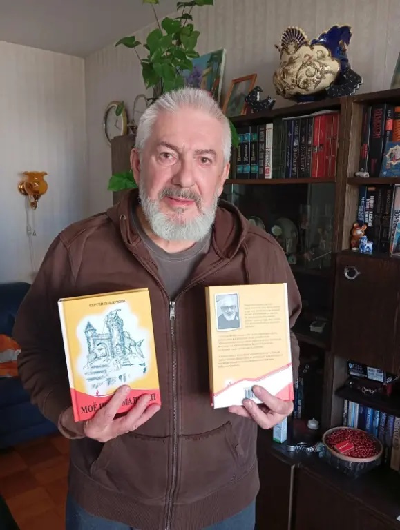 �������