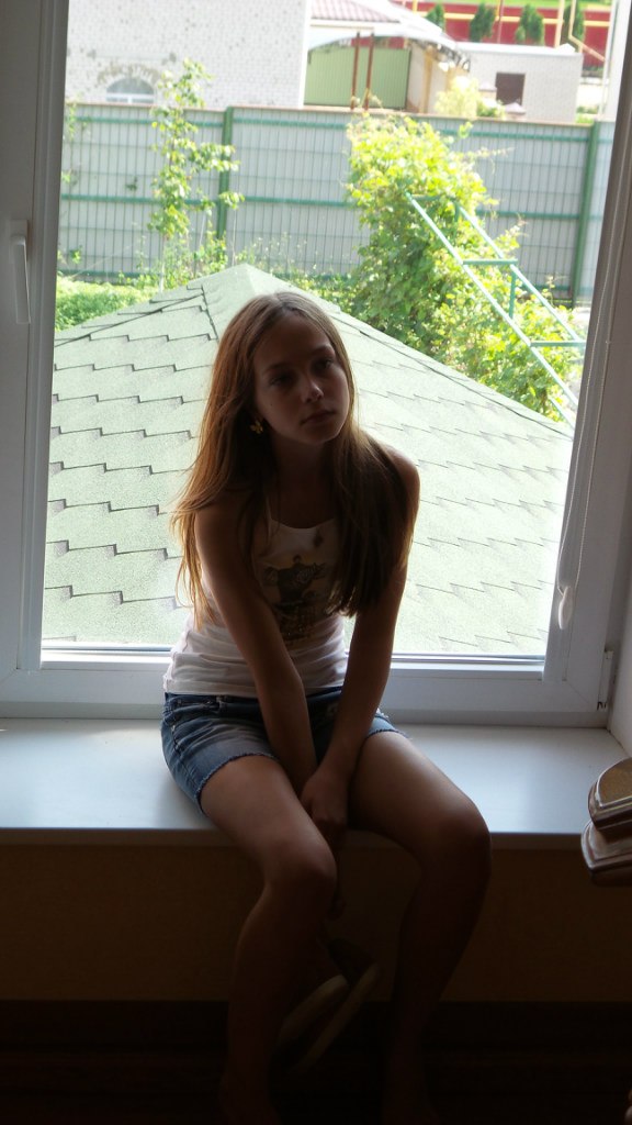 ����� ����