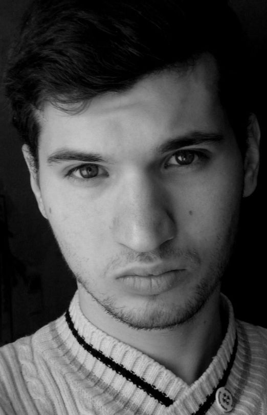 Микаэль Леонов