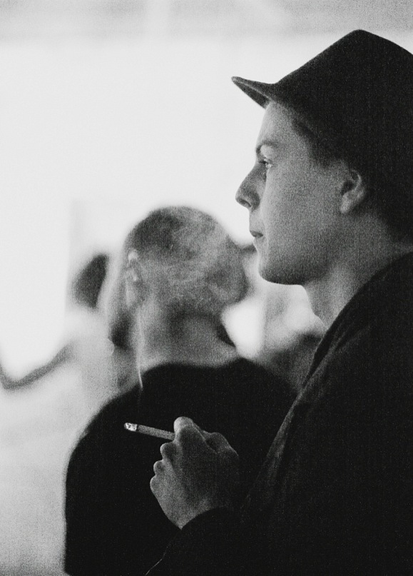 ������ ��