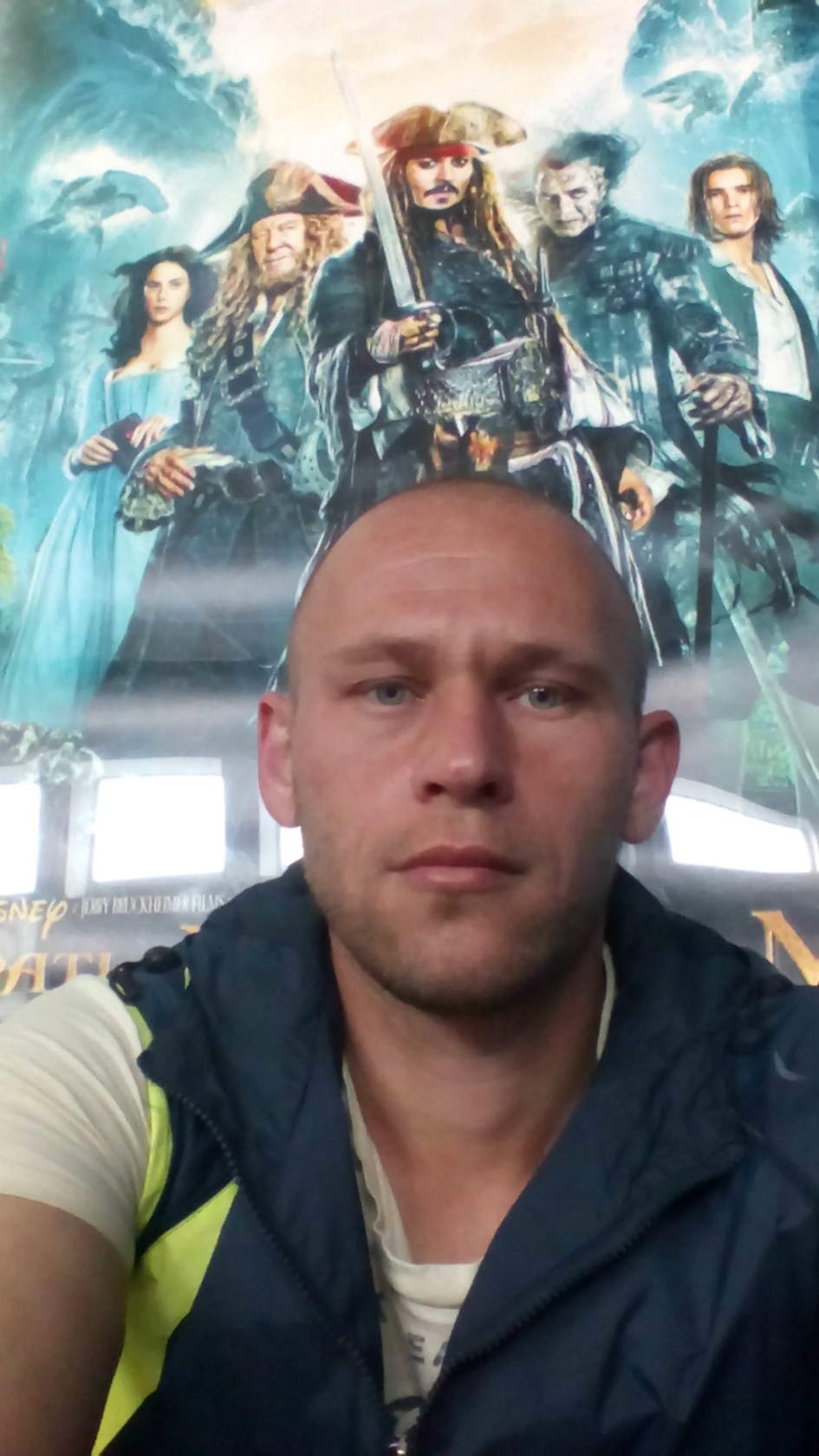 ����� ����