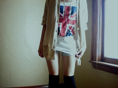 ����� ����