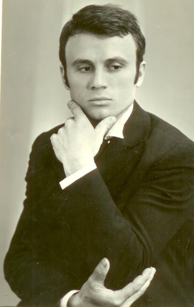 ����� ����