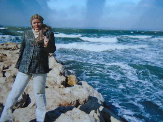 ����� ����