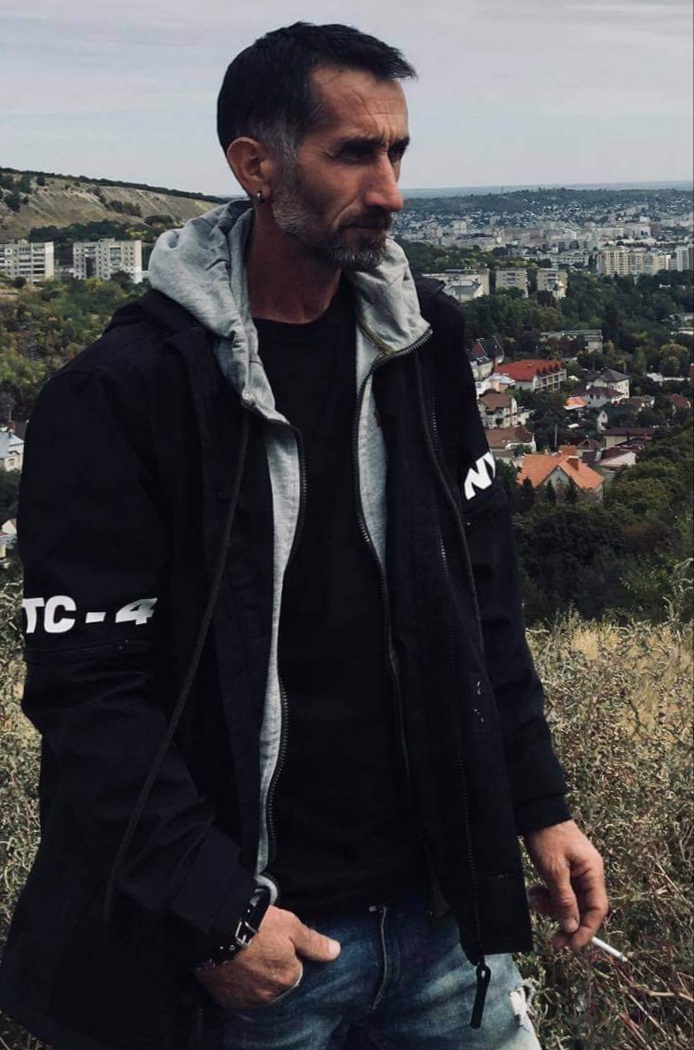 ����� ����