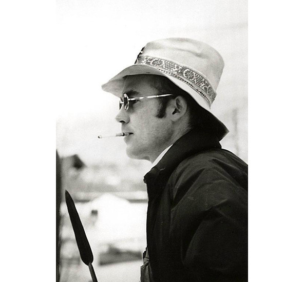 ����� ����