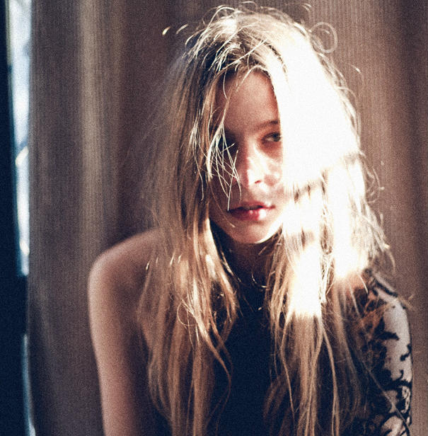 �������