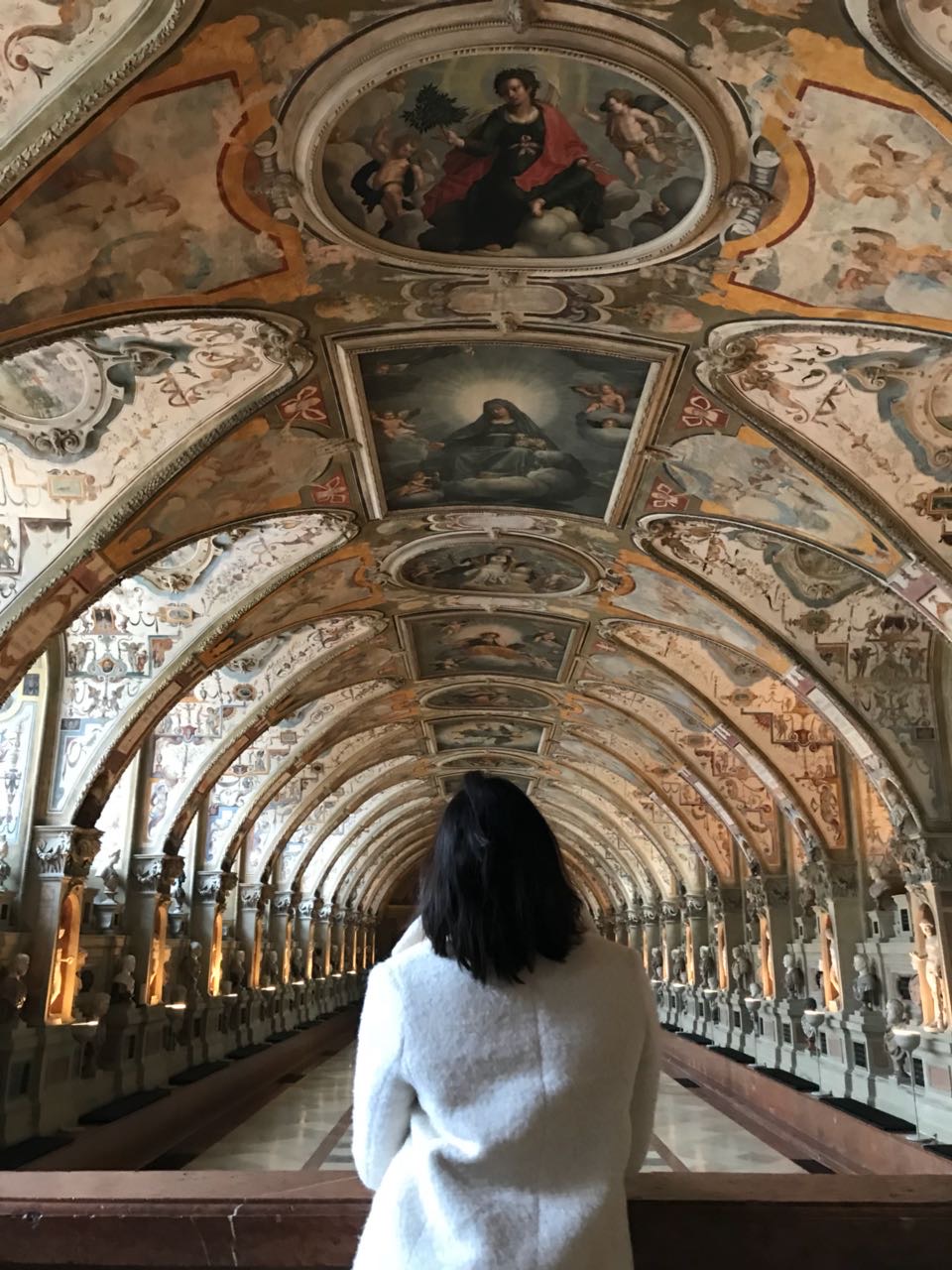 ����� ���