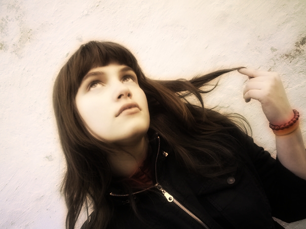 ����� ����