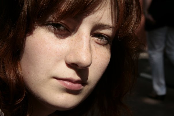 ����� ����