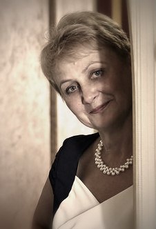 ����� ����