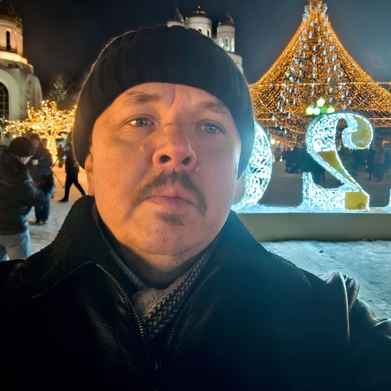 Антон Сухомлинов
