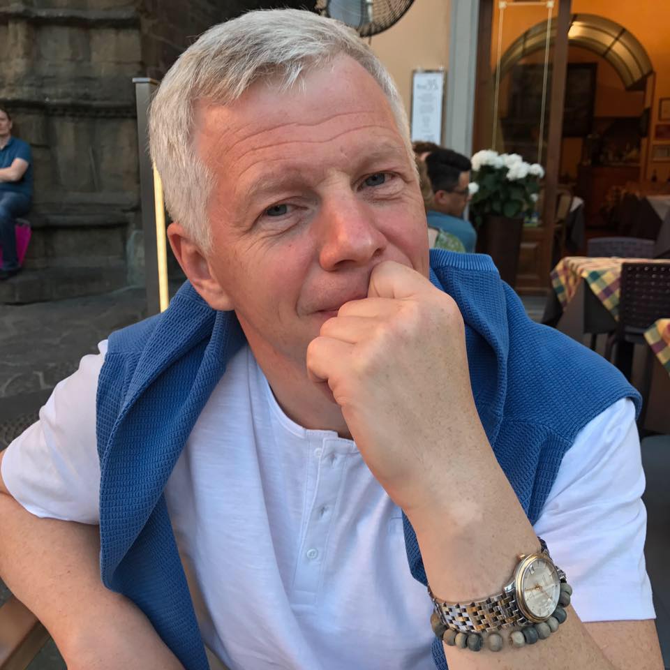 ����� ����