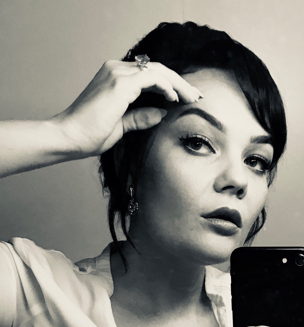 ����� ����