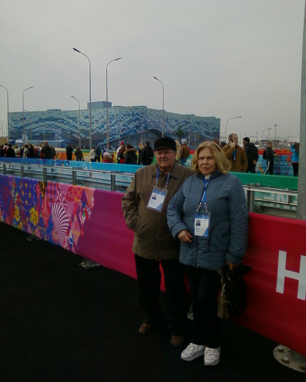 ����� ����