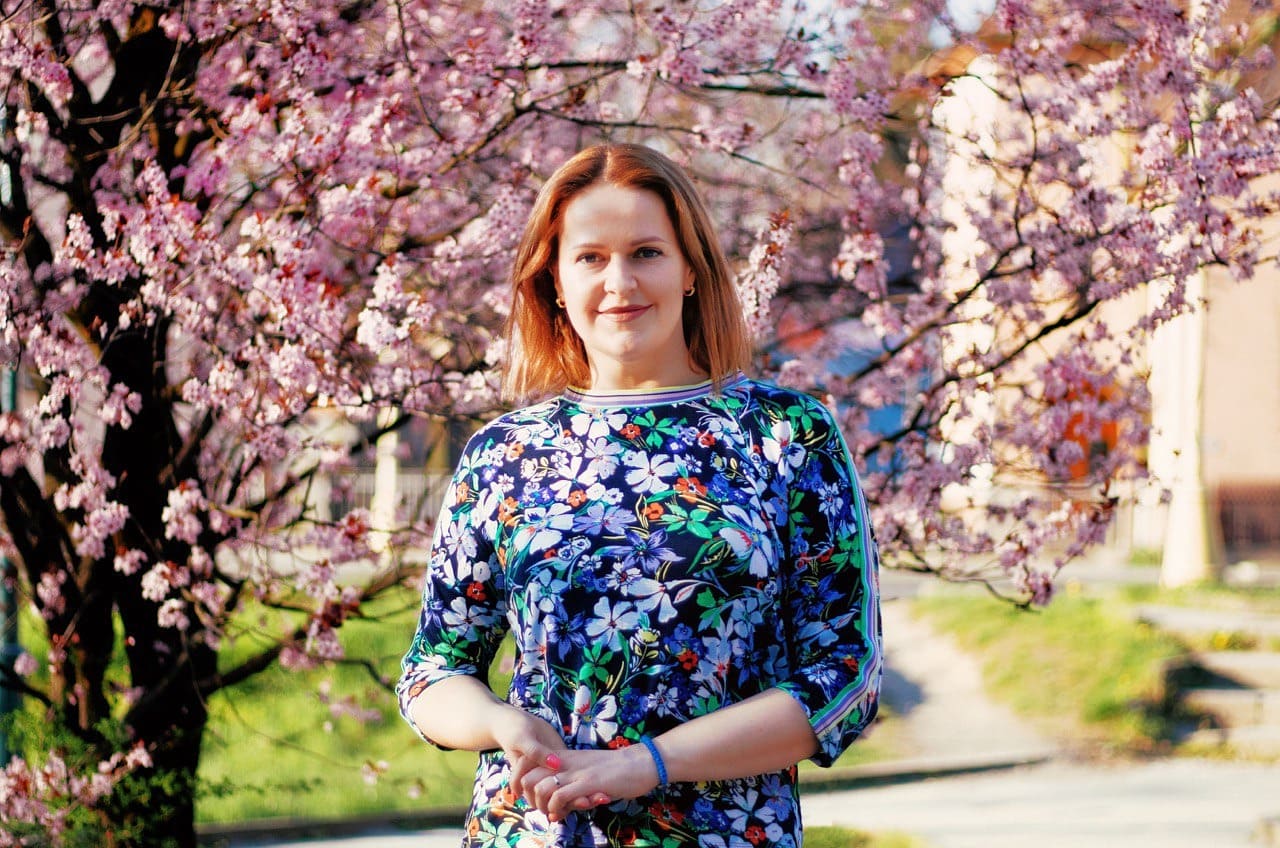 ����� ����