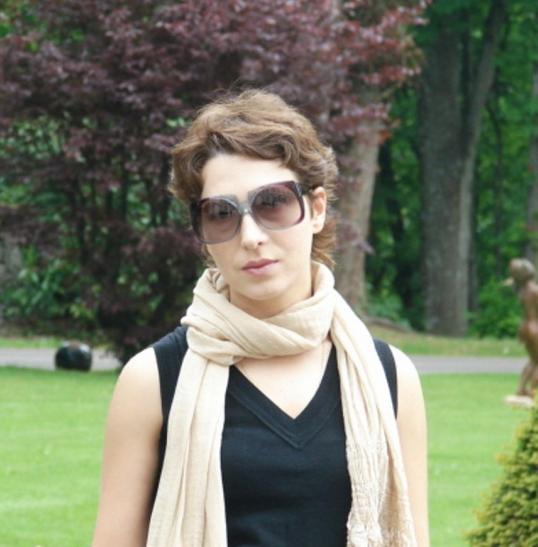 ����� ����