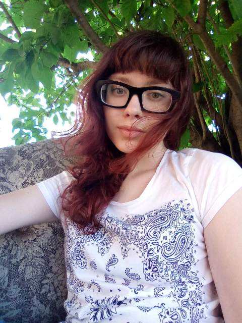 ����� ����