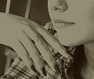 ���-�������